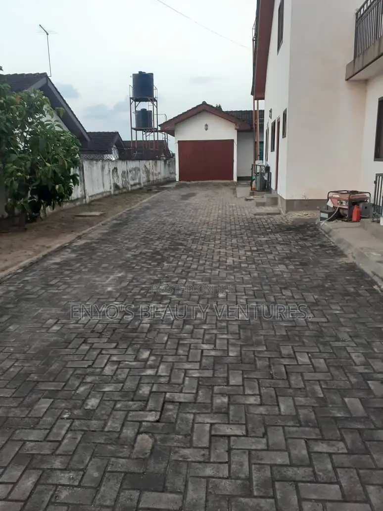 4bdrm House in Nthc Estate, Adenta for sale