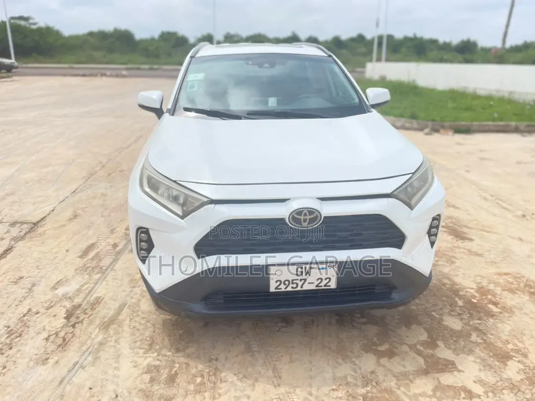 Toyota RAV4 2019 White