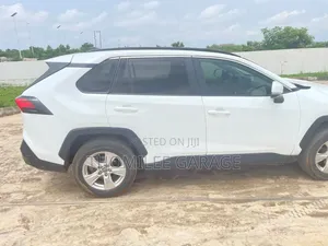 Toyota RAV4 2019 White