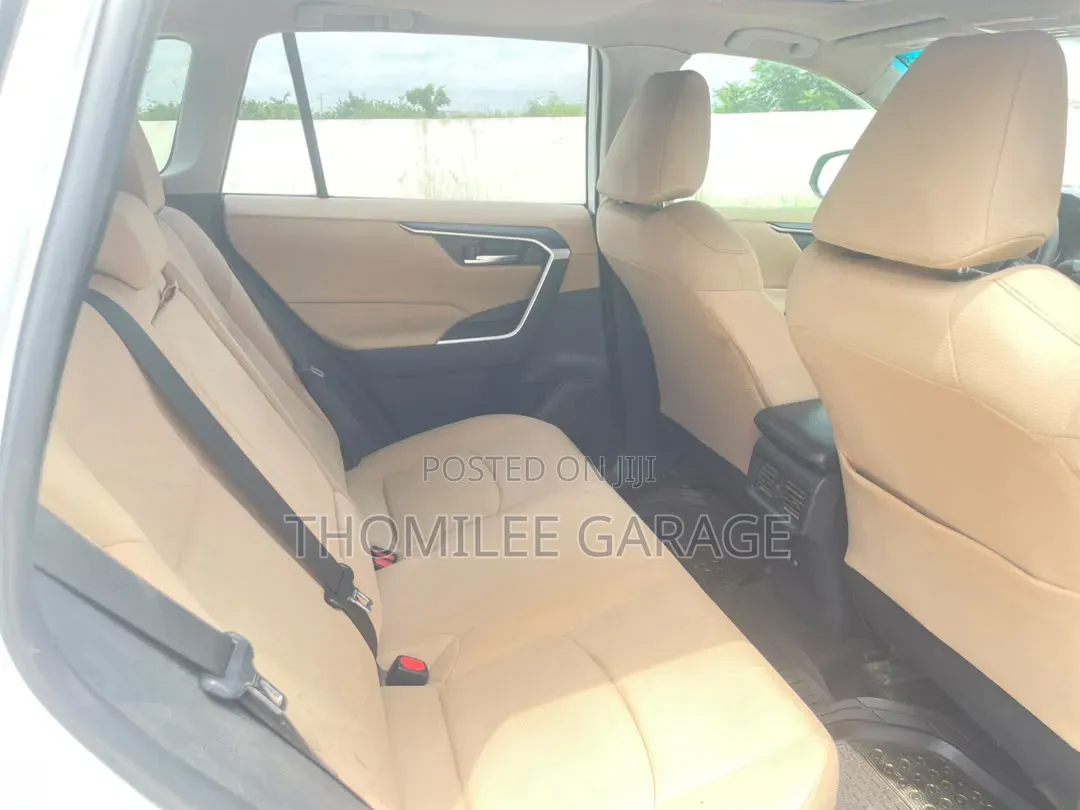 Toyota RAV4 2019 White