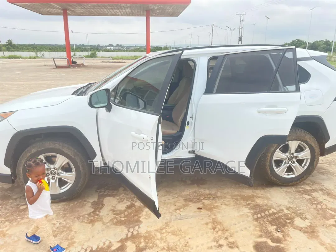 Toyota RAV4 2019 White