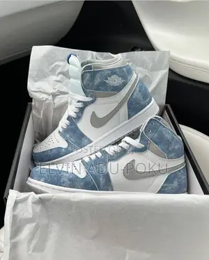 Nike Air Jordan 1 Retro High | Hyper Royal Sneaker