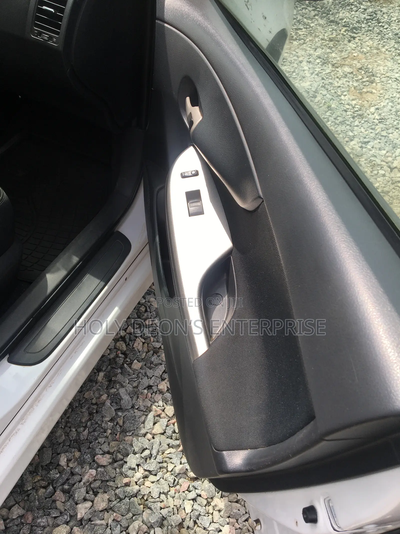 Toyota Corolla S 4dr Sedan (1.8L 4cyl 4A) 2013 White