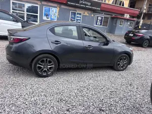 Toyota Yaris 2019 Gray