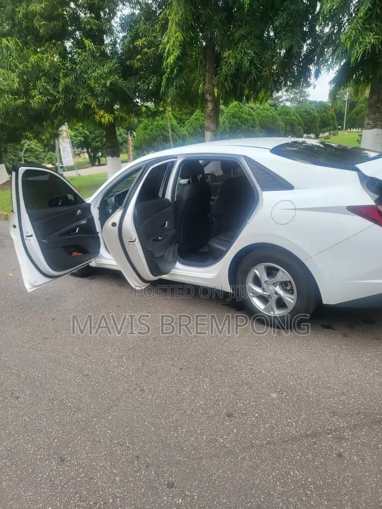 Hyundai Elantra 2021 White