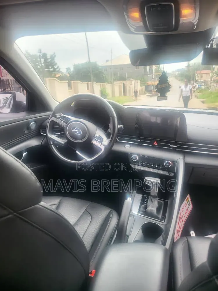 Hyundai Elantra 2021 White
