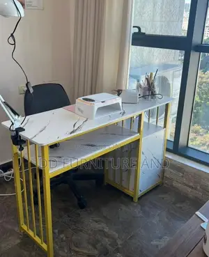 Manicure/Nail Table