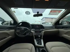 Hyundai Elantra SE Sedan FWD (2.0L 4cyl 6M) 2017 Beige