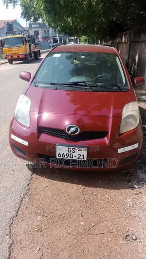 Toyota Vitz 2010 Red