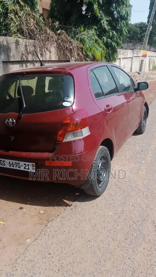 Toyota Vitz 2010 Red