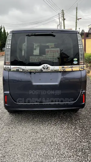Toyota Voxy V 4WD 7-Seater 2016 Gray