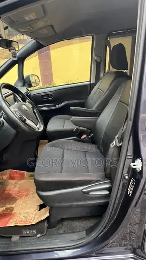 Toyota Voxy V 4WD 7-Seater 2016 Gray