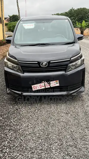 Toyota Voxy V 4WD 7-Seater 2016 Gray