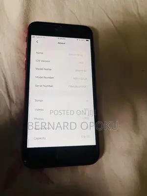 Apple iPhone SE (2022) 128 GB Red