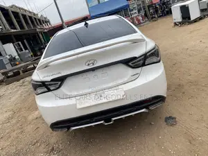 Hyundai Sonata Limited 2.0T Sedan (2.0L 4cyl 6A) 2013 White