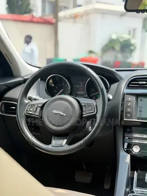 Jaguar F-Pace 35t Premium 2017 Silver