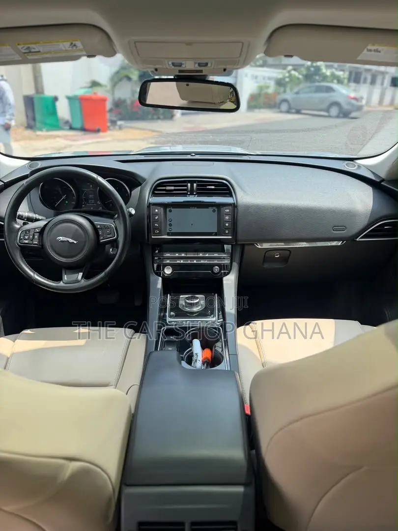 Jaguar F-Pace 35t Premium 2017 Silver