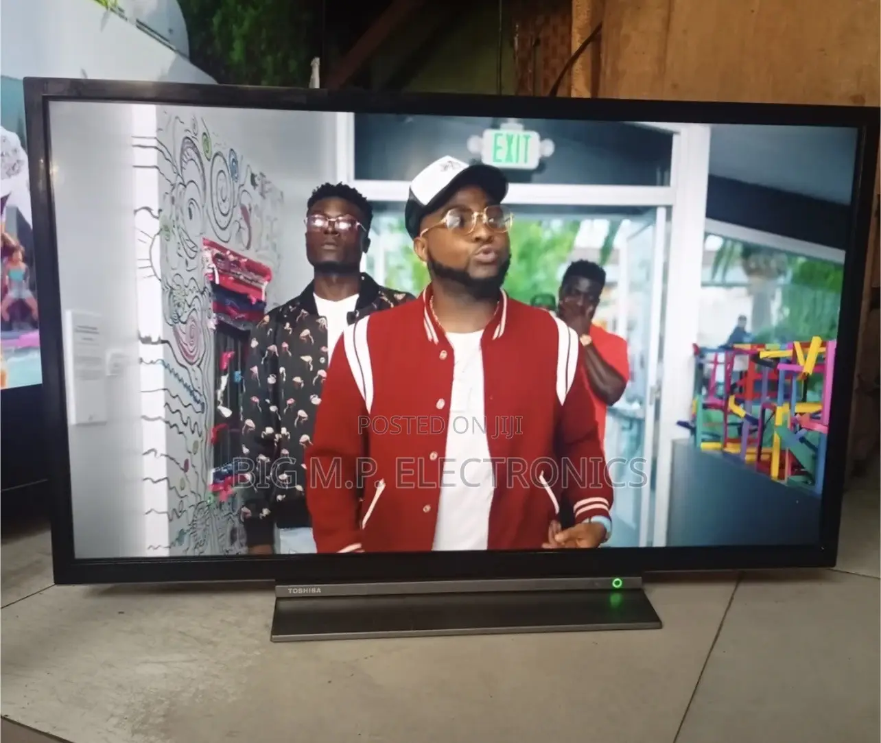 Toshiba 32 Inches Smart Digital Satellite. Full HD With Bluetooth