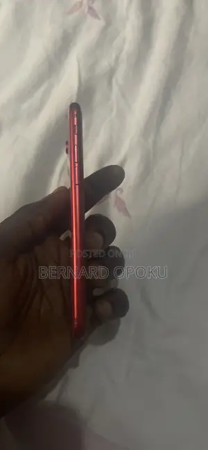 Apple iPhone SE (2022) 128 GB Red