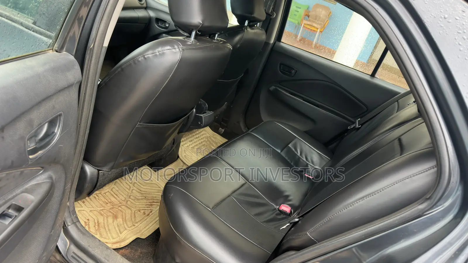 Toyota Yaris Base Sedan 4dr 2010 Gray