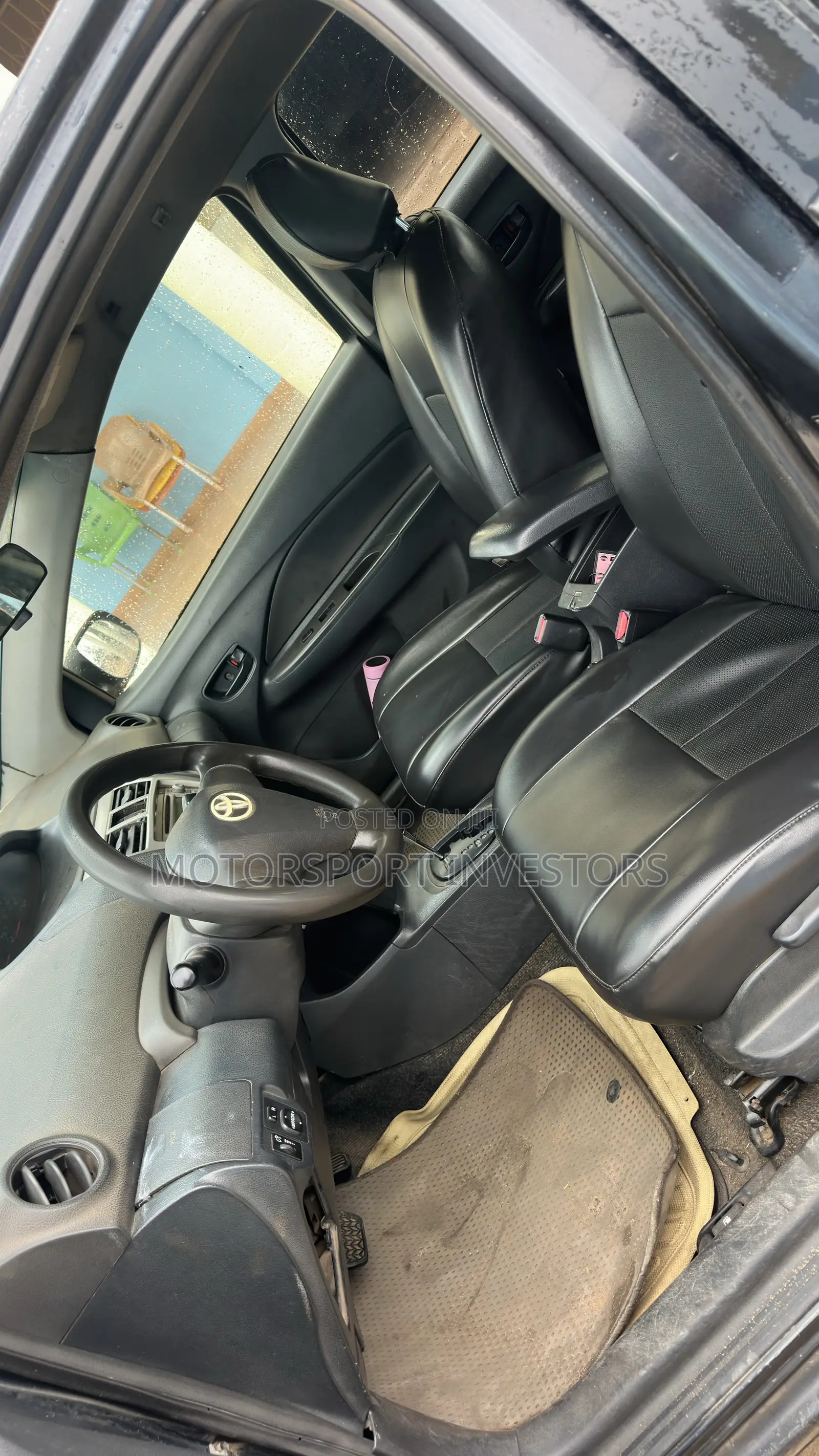 Toyota Yaris Base Sedan 4dr 2010 Gray