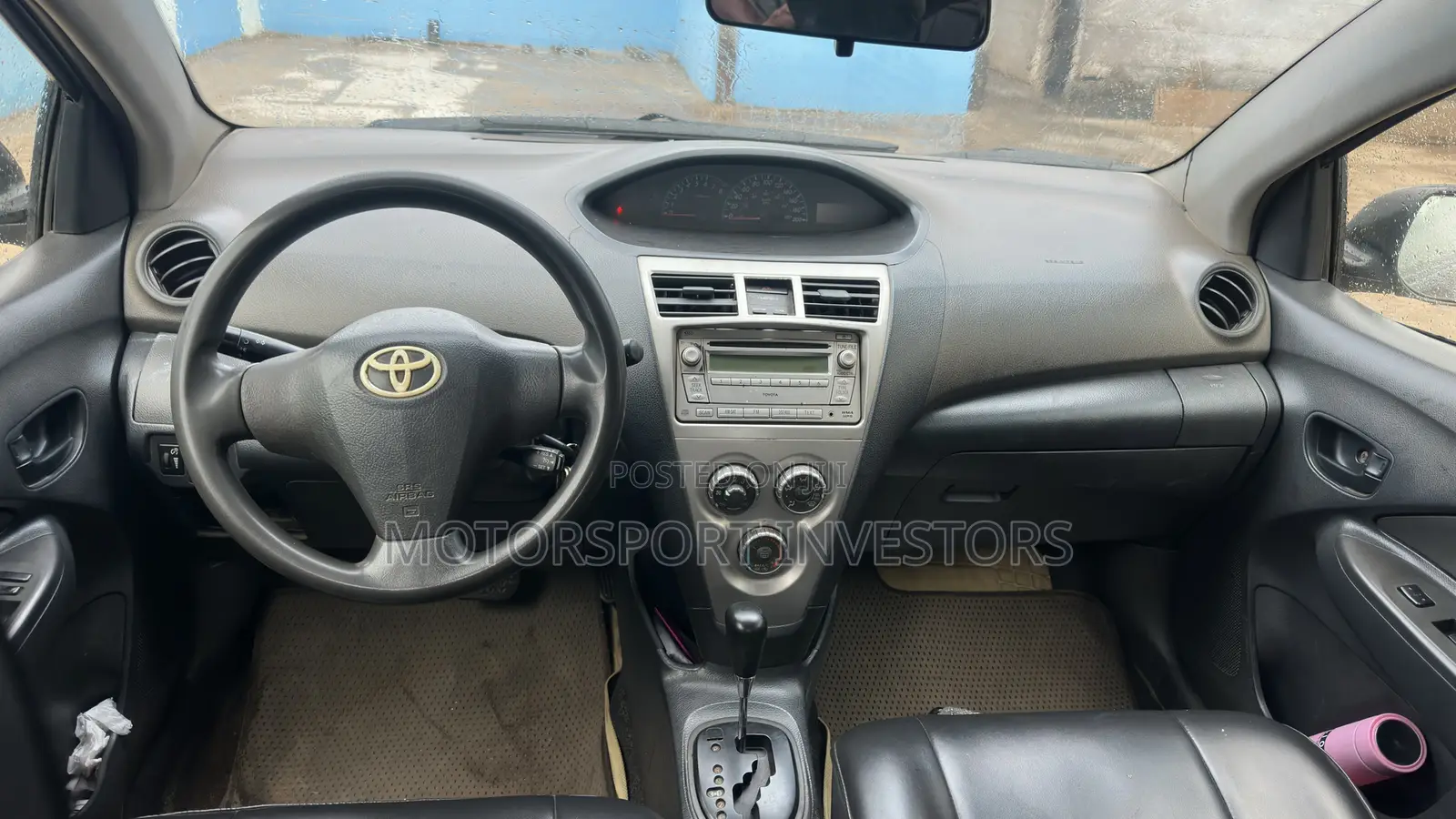Toyota Yaris Base Sedan 4dr 2010 Gray