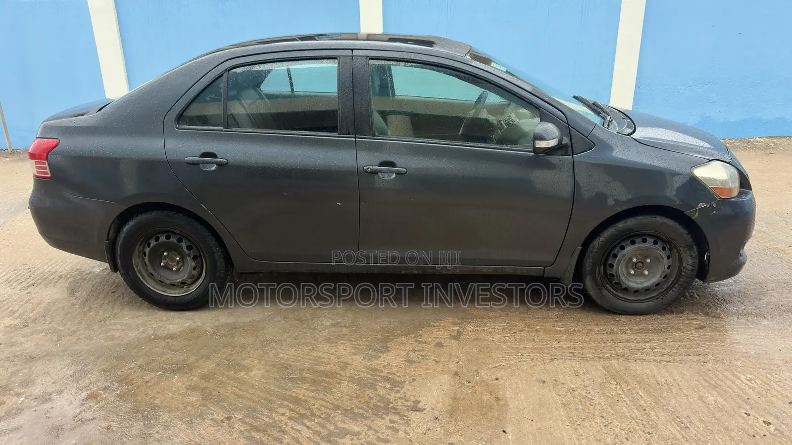 Toyota Yaris Base Sedan 4dr 2010 Gray