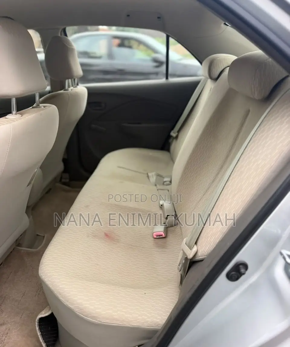 Toyota Belta 2012 Silver
