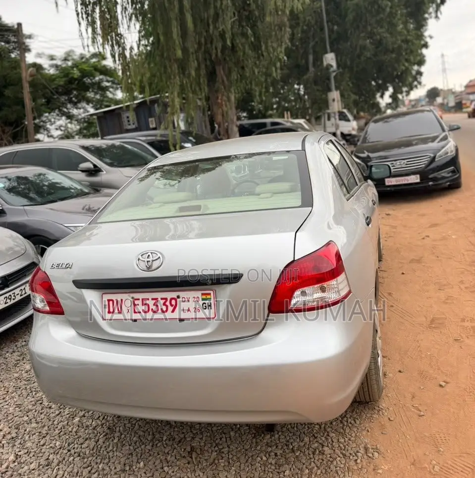 Toyota Belta 2012 Silver