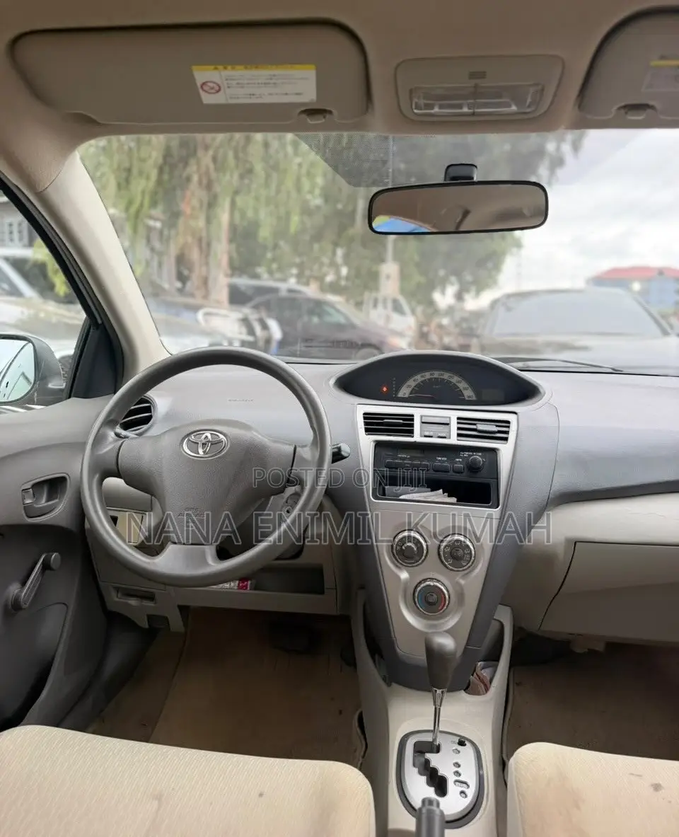 Toyota Belta 2012 Silver