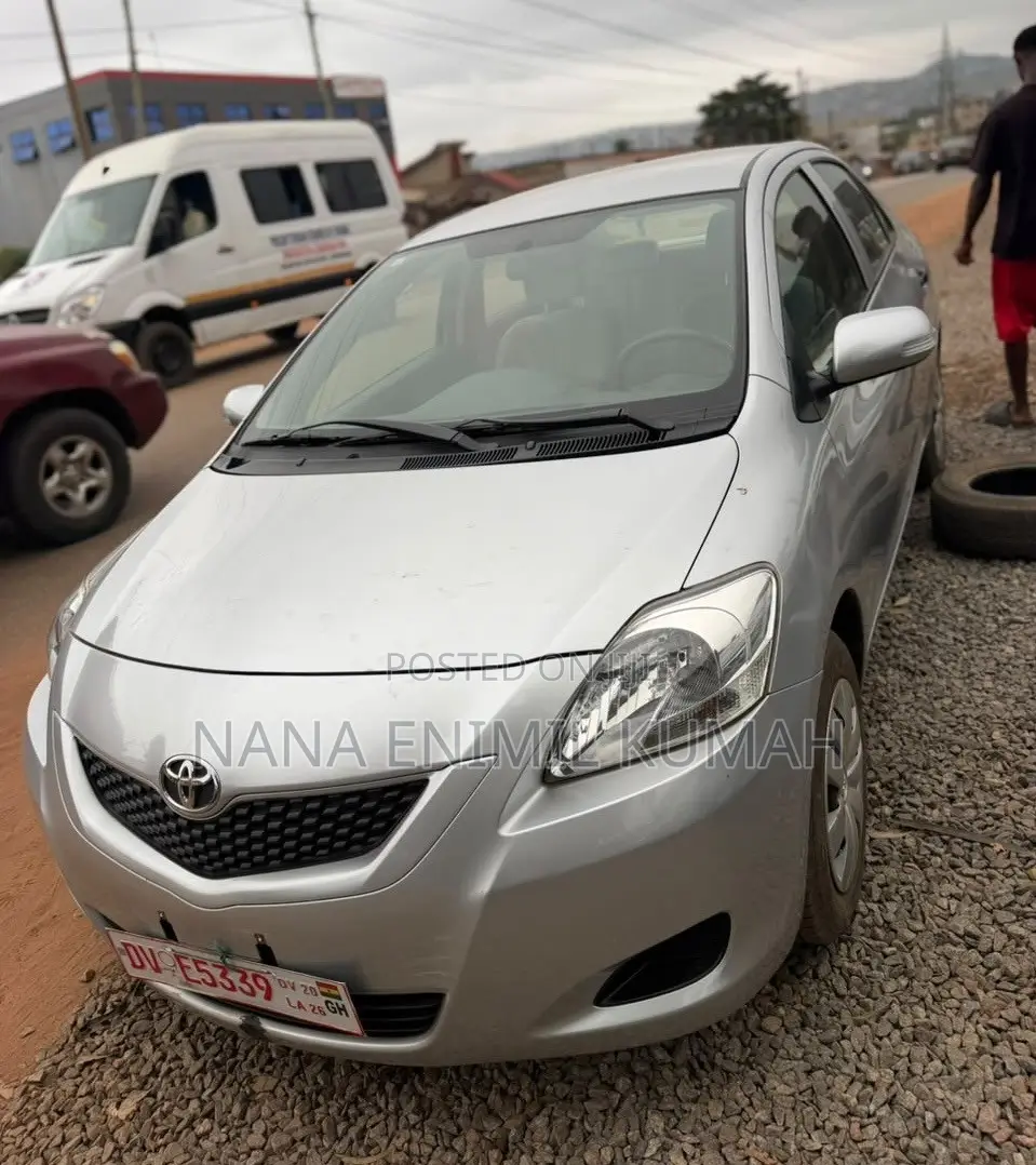 Toyota Belta 2012 Silver