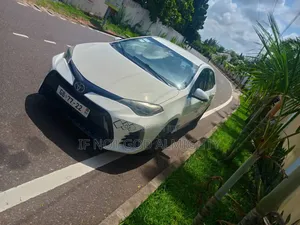 Toyota Corolla 2018 White