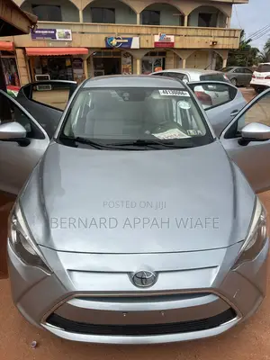 Toyota Yaris LE Sedan 4dr 2019 Gray