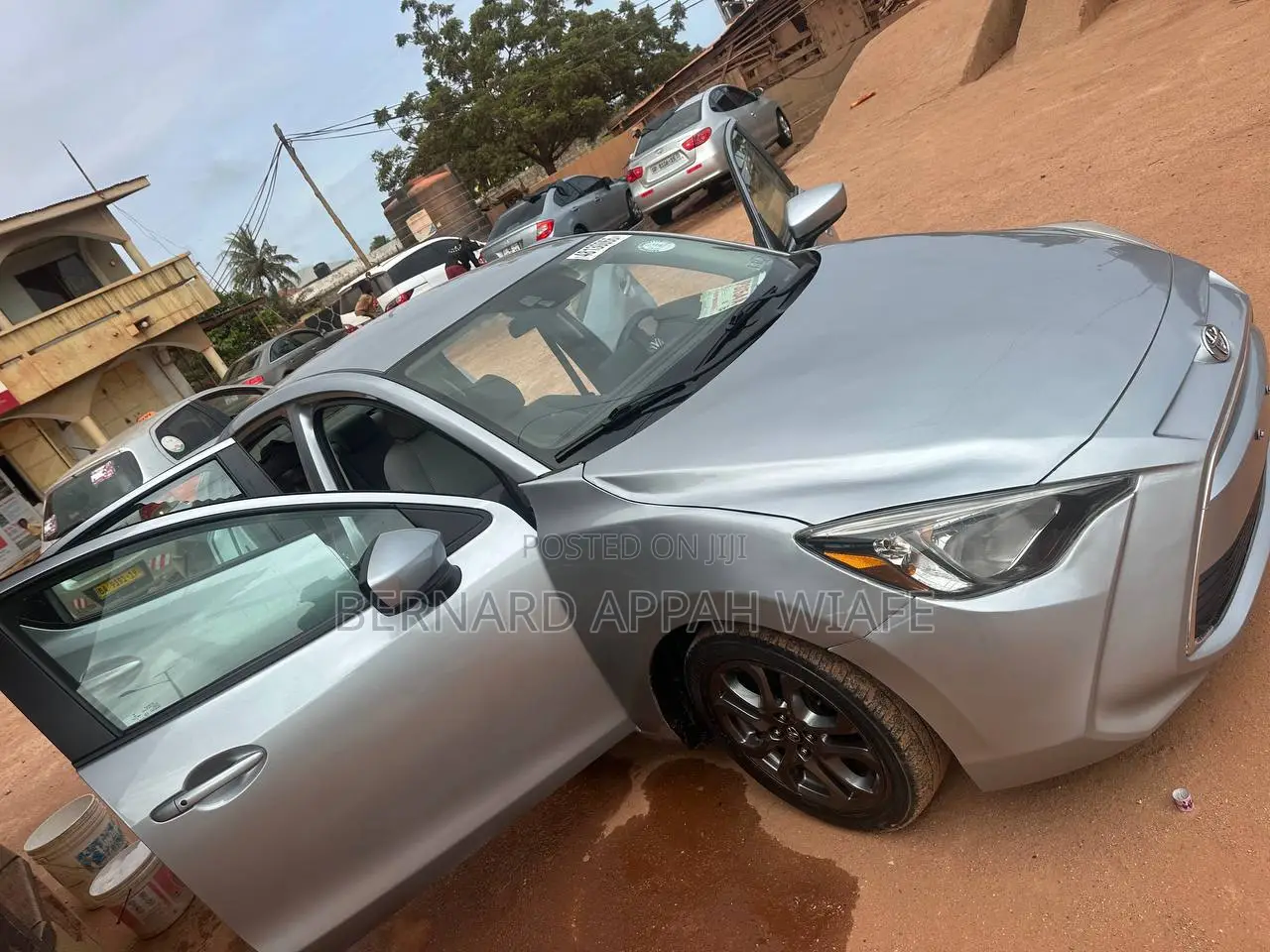 Toyota Yaris LE Sedan 4dr 2019 Gray