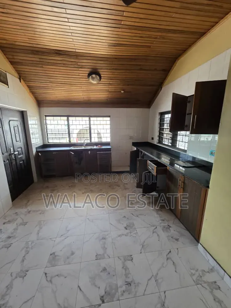 7bdrm House in Walaco Estate, North Kaneshie for rent