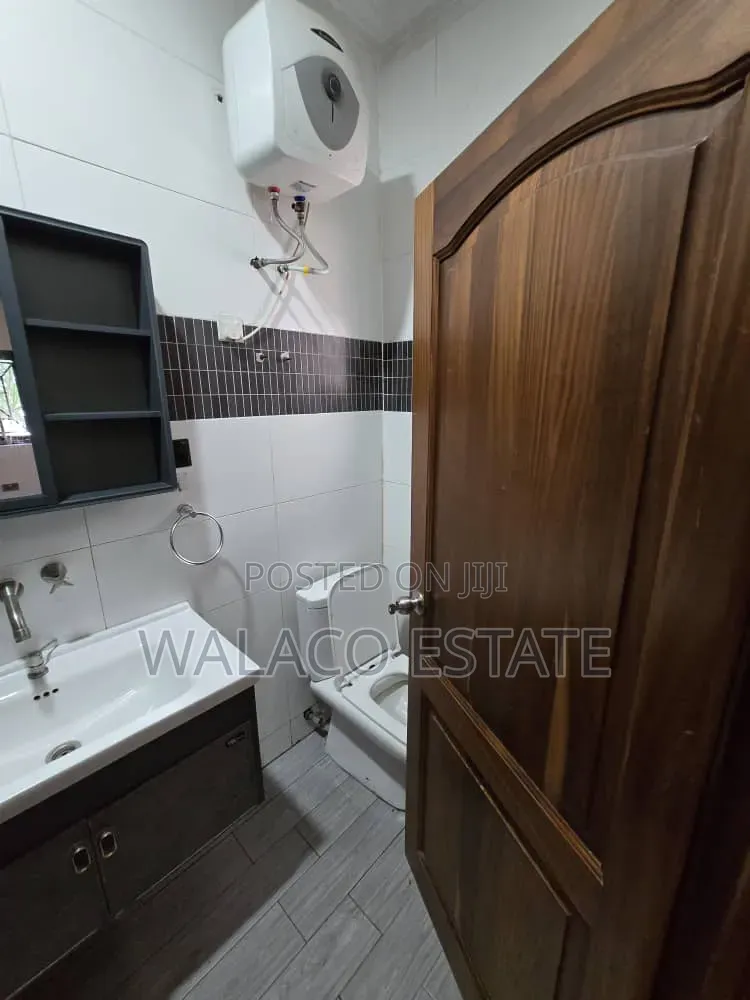 7bdrm House in Walaco Estate, North Kaneshie for rent