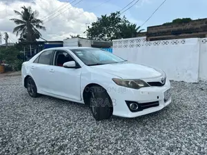Toyota Camry SE 4dr Sedan (2.5L 4cyl 6A) 2013 White