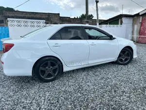 Toyota Camry SE 4dr Sedan (2.5L 4cyl 6A) 2013 White