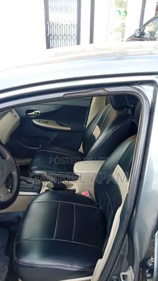 Toyota Corolla 2010 Gray