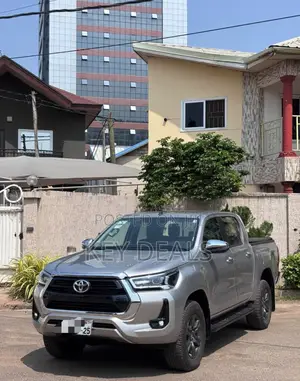 Toyota Hilux 2025 Gray