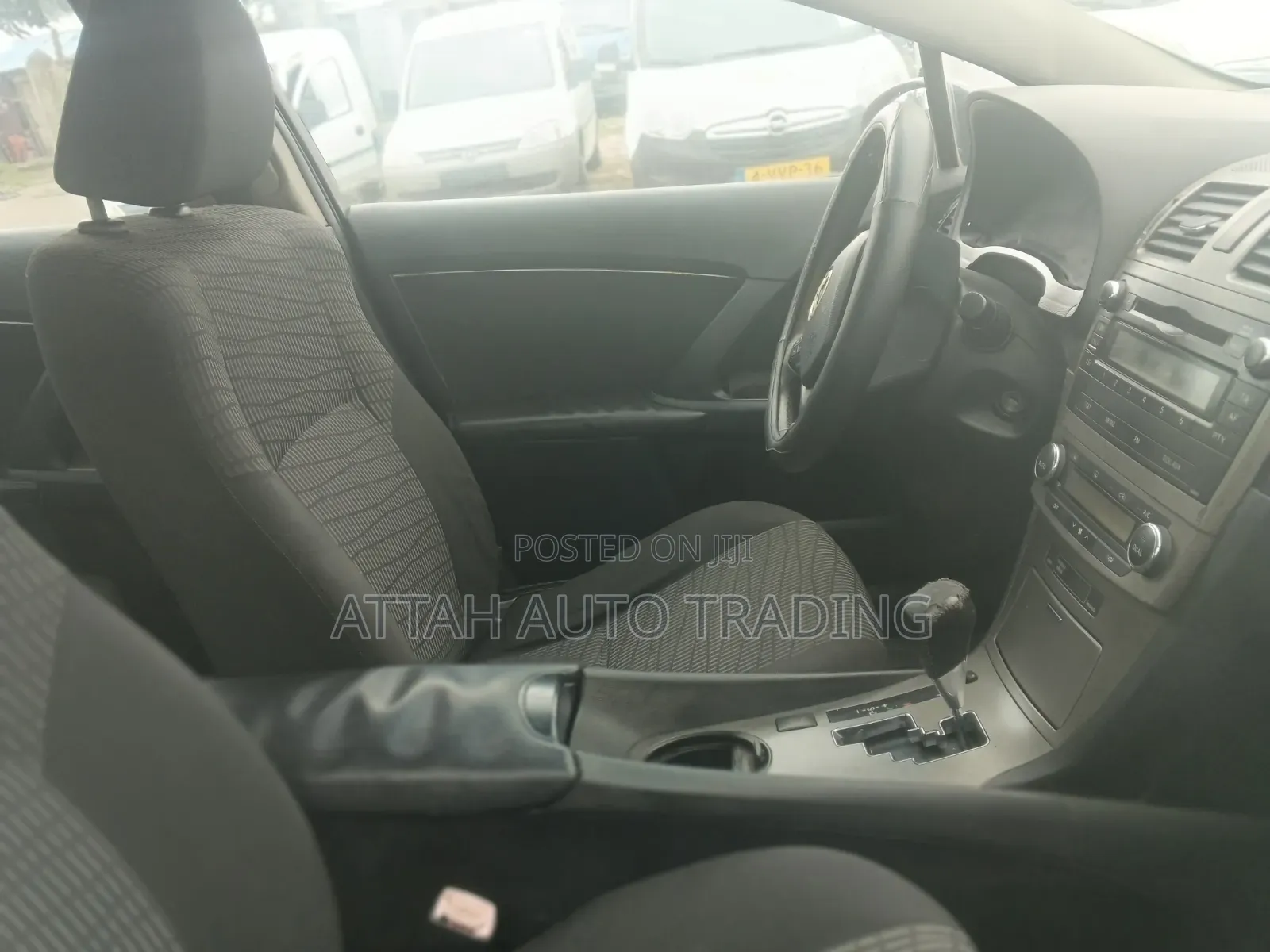 Toyota Avensis 2011 Silver