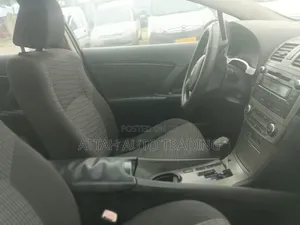 Toyota Avensis 2011 Silver