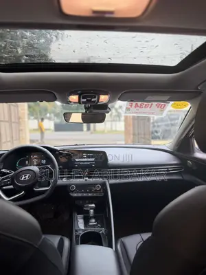 Hyundai Elantra Limited IVT 2025 White