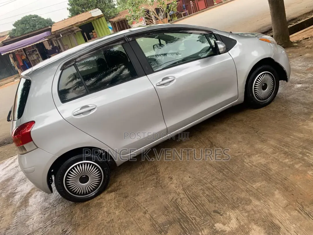 Toyota Vitz 1.3 AWD 3dr 2010 Silver