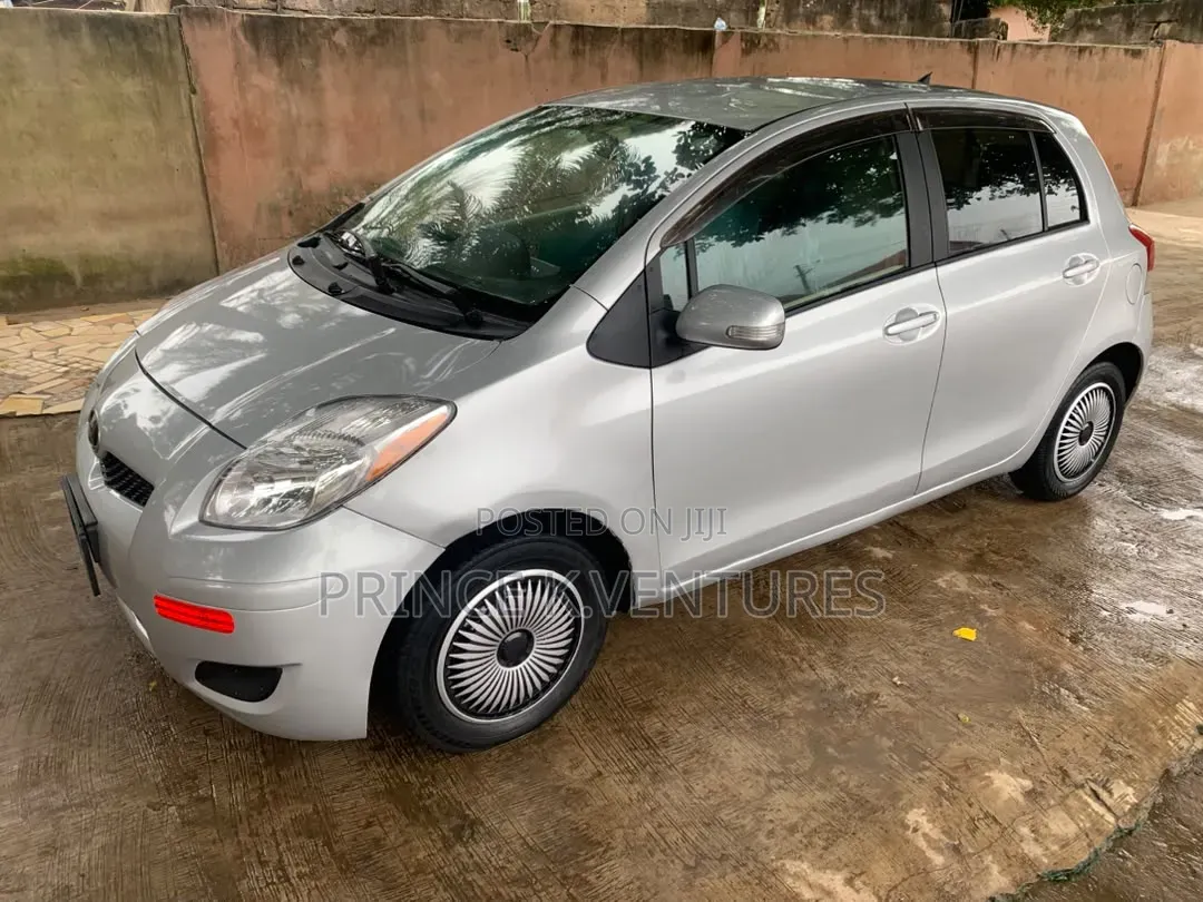 Toyota Vitz 1.3 AWD 3dr 2010 Silver
