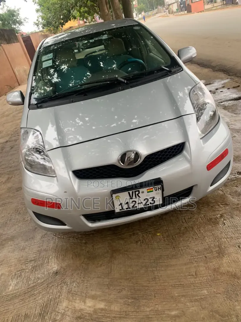 Toyota Vitz 1.3 AWD 3dr 2010 Silver