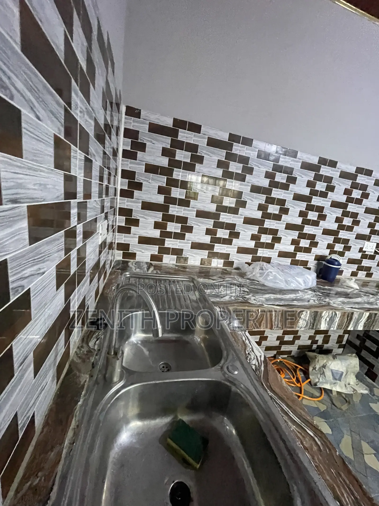 Mini Flat in Zenith Realty, Bortiano for rent