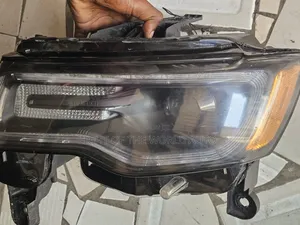Jeep Grand Cherokee Headlight 2018 Driver Side Charger Type