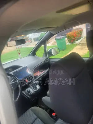 Toyota Voxy ZS Kirameki 2WD 7-Seater 2015 Off white