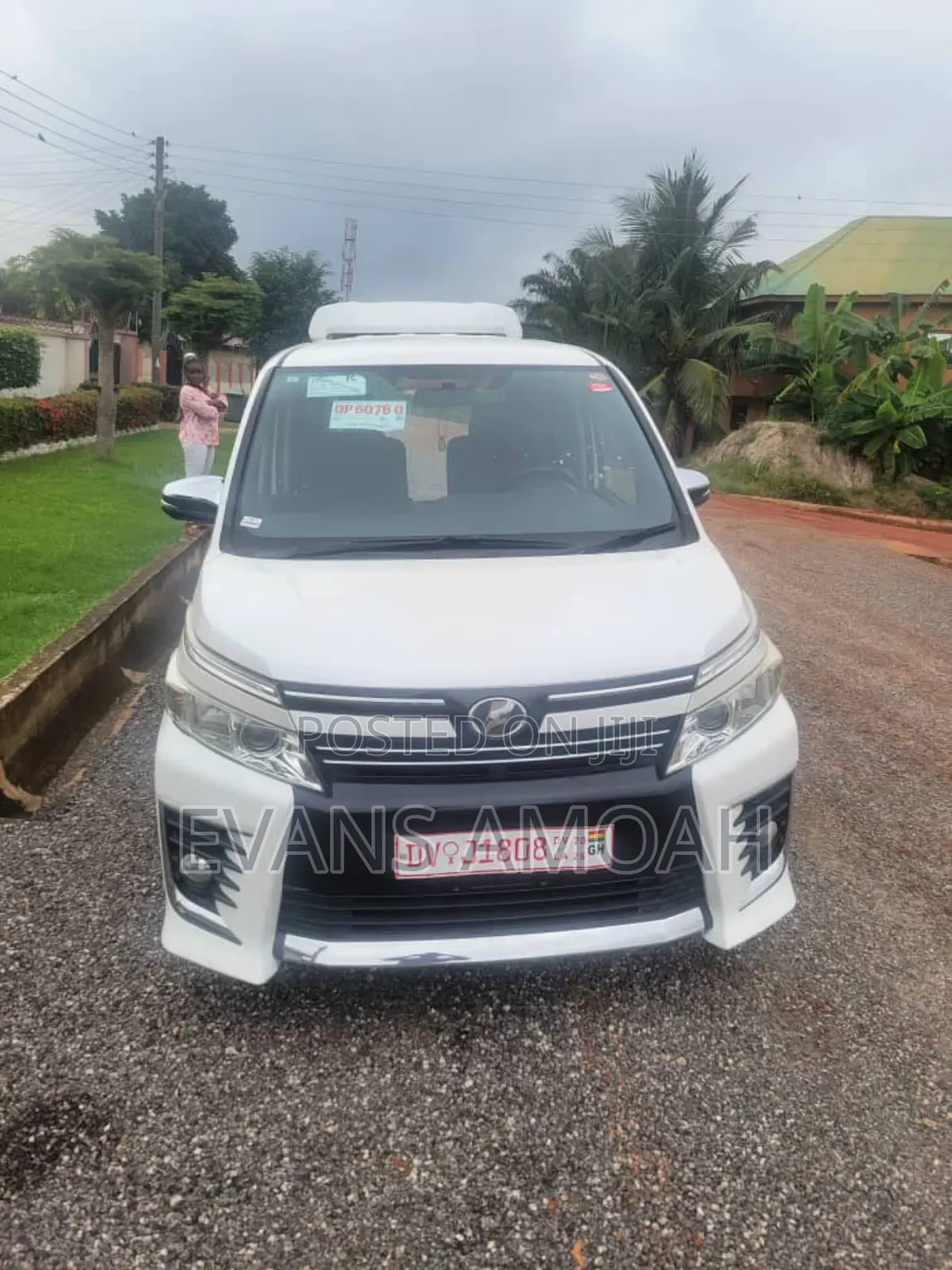 Toyota Voxy ZS Kirameki 2WD 7-Seater 2015 Off white